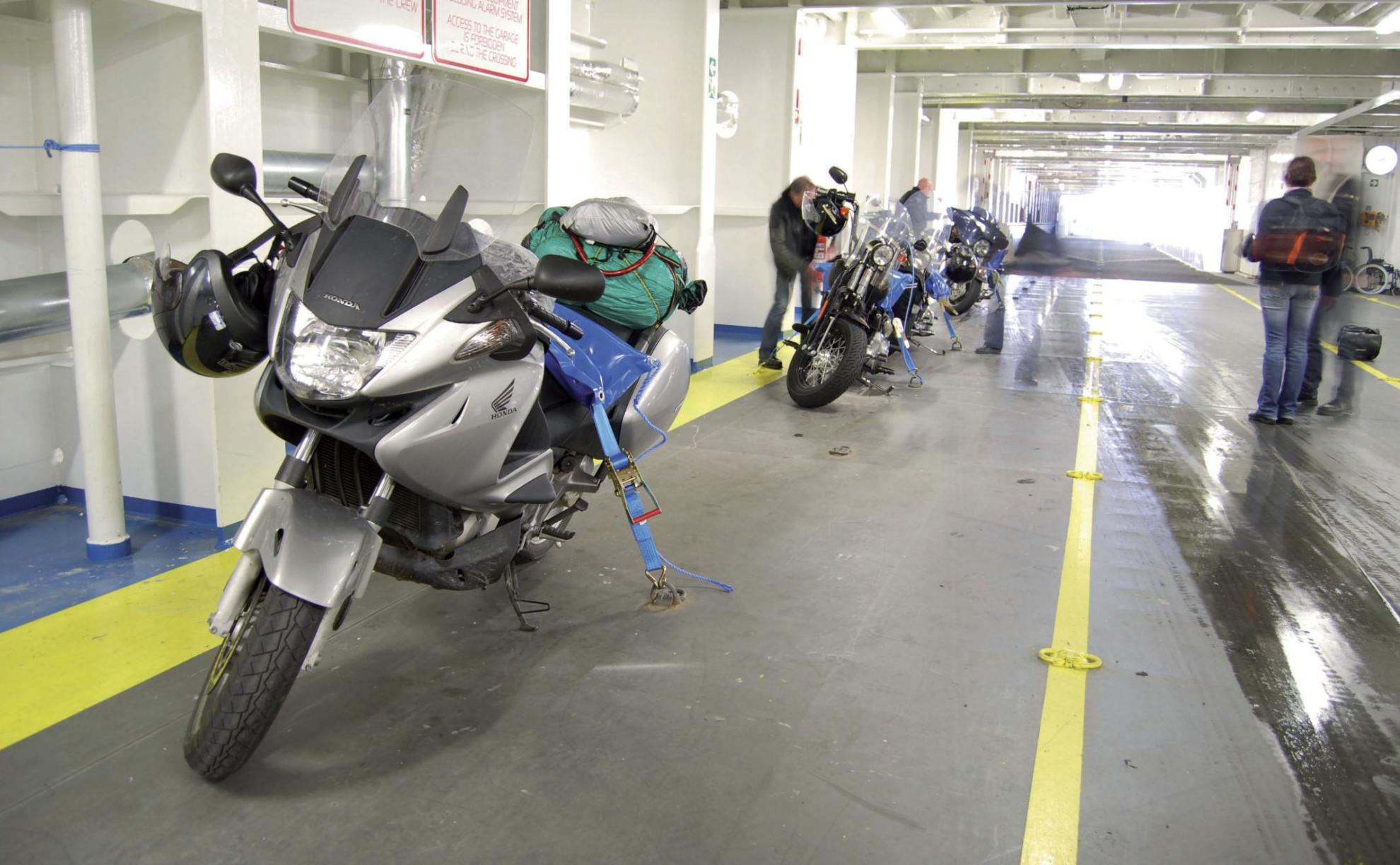 Traghetti per la Sardegna con Trasporto Moto