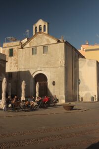 Tour in Moto in Sardegna: Esplorazione Culturale e Tradizioni Locali