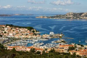 Esplorare la Sardegna in Moto: Un'avventura tra Paesaggi Spettacolari
