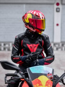 Tour in moto: abbigliamento consigliato per l'estate