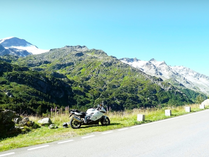 Viaggi in Moto e Sostenibilità: Come Ridurre il Tuo Impatto Ambientale 